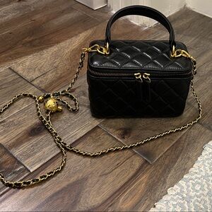 Black Quilted Chain Shoulder Bag
